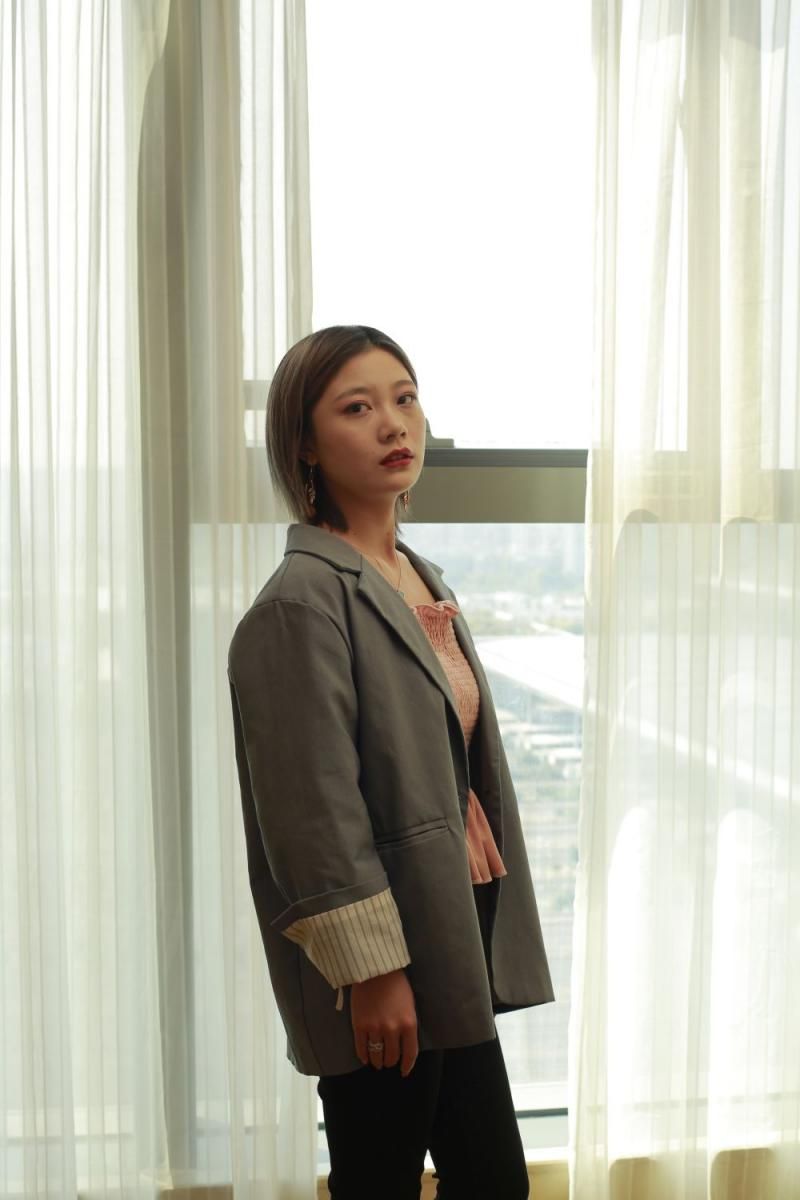 都市丽人窗边写真：成熟女性的魅力与诱惑 Photographs by the w