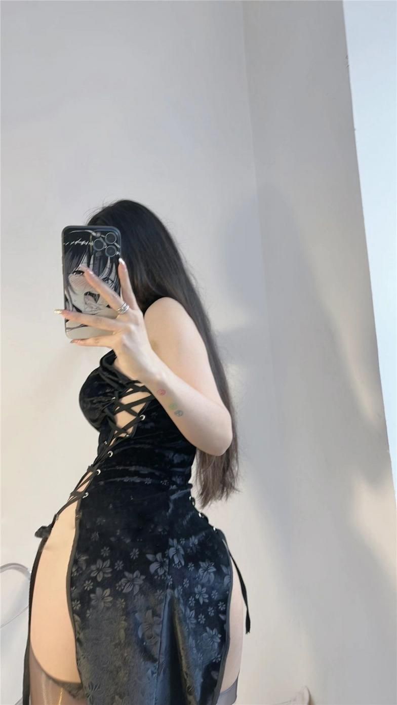 陈佩奇性感写真：黑色蕾丝诱惑，曼妙身姿，致命吸引 Sexy photo of