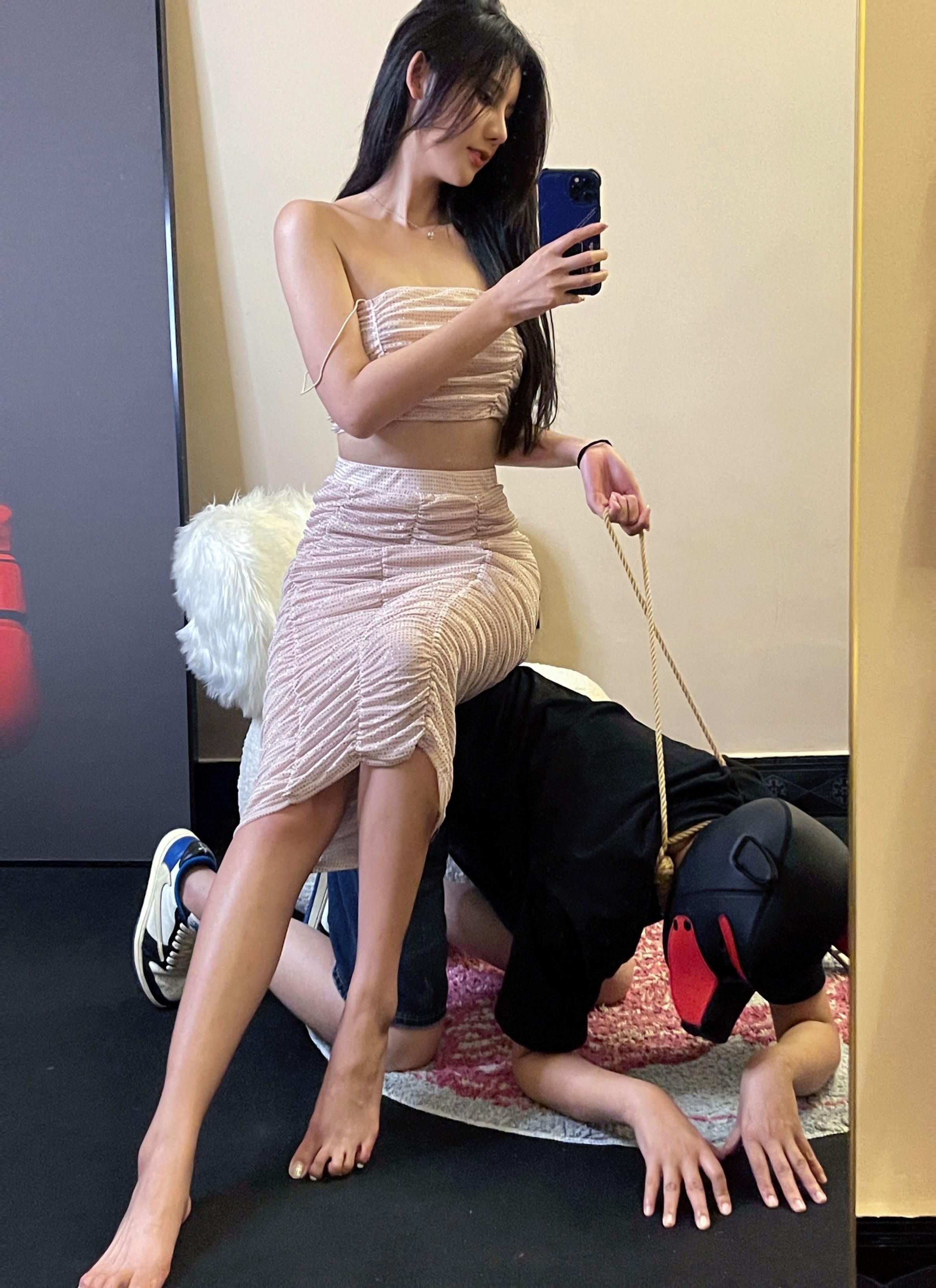 阿朱的丝袜美腿诱惑：粉色套装下的秘密，高跟鞋与绳索的禁忌游戏 Aju's sto