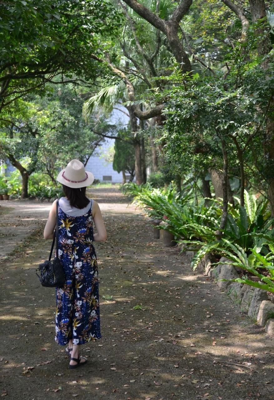 带小女友出游 Take your little girlfriend out f