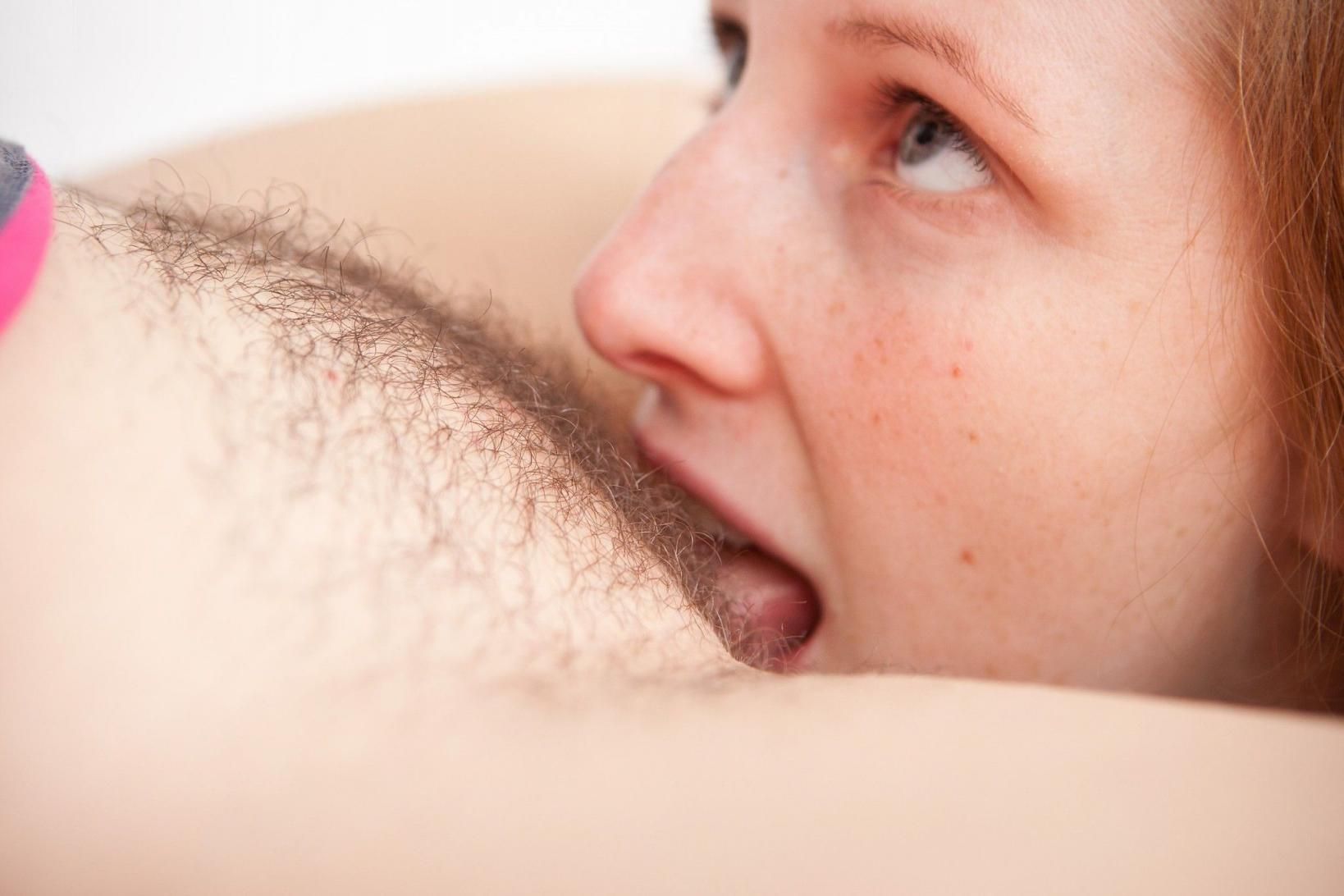 大奶骚逼舔一口 Big tits and slutty pussy lick