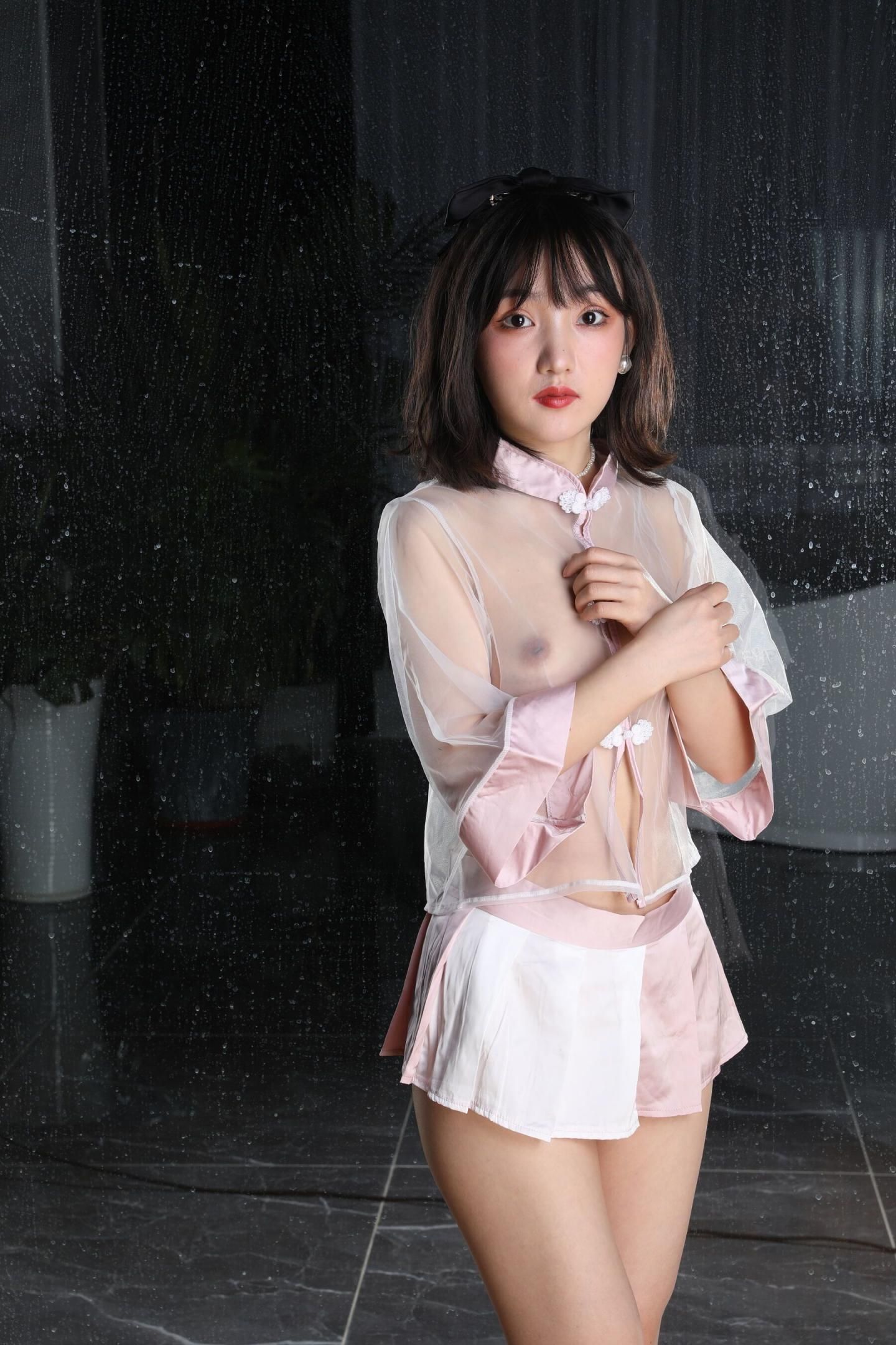 雨夜的诱惑：轻纱下的秘密 The Temptation of a Rainy N