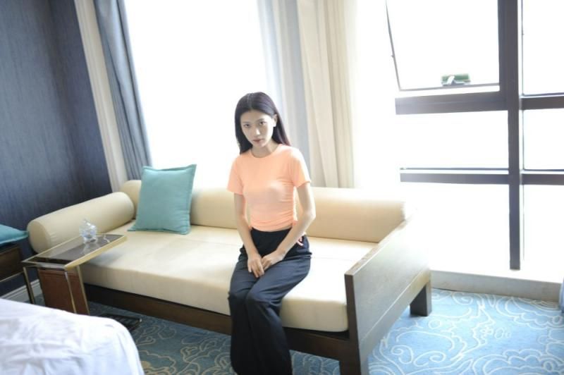 清纯女友的诱惑：午后阳光下的肌肤之亲 The temptation of a p