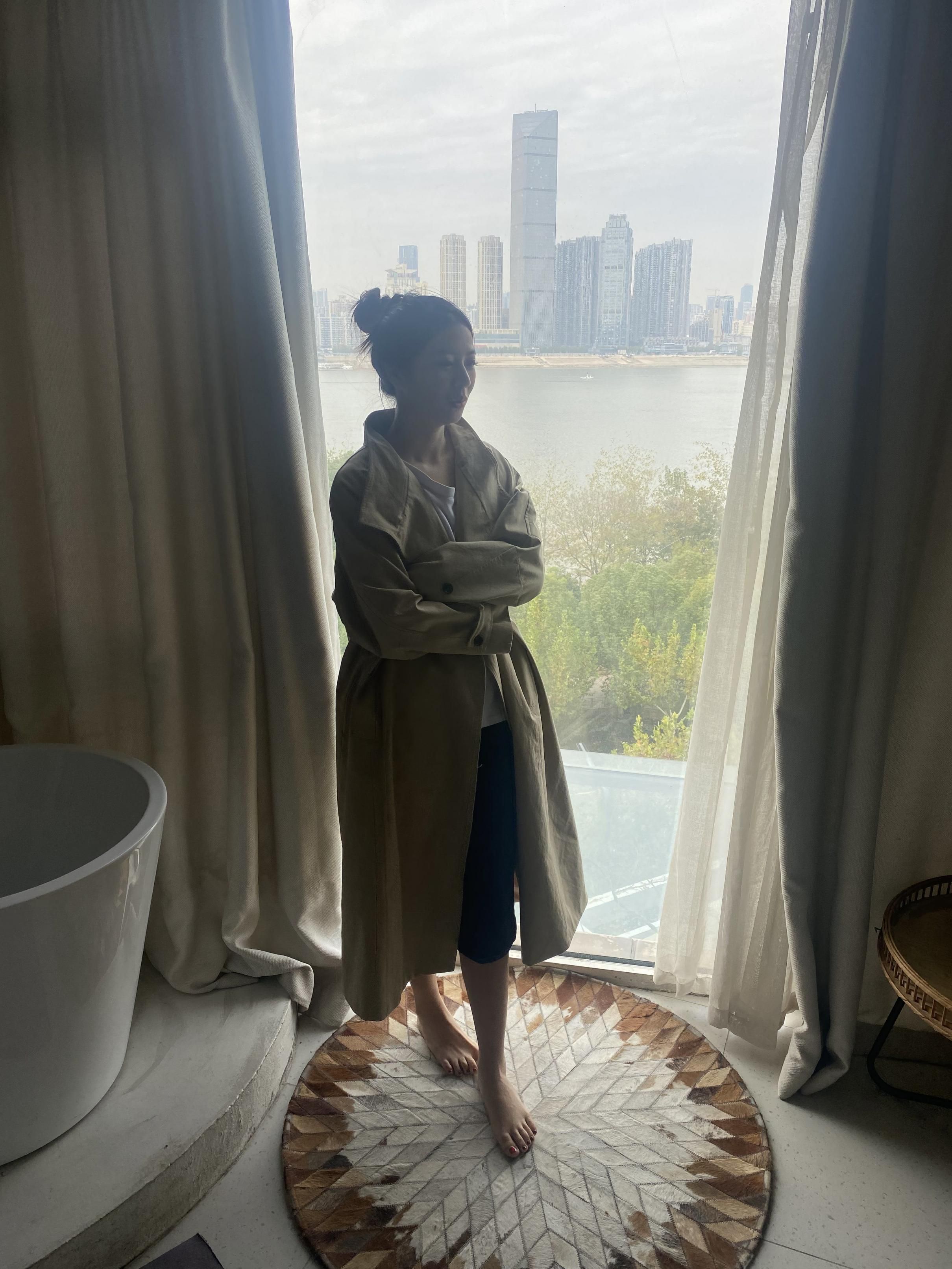 极品良家脱了衣服还挺骚 The best good family is pre