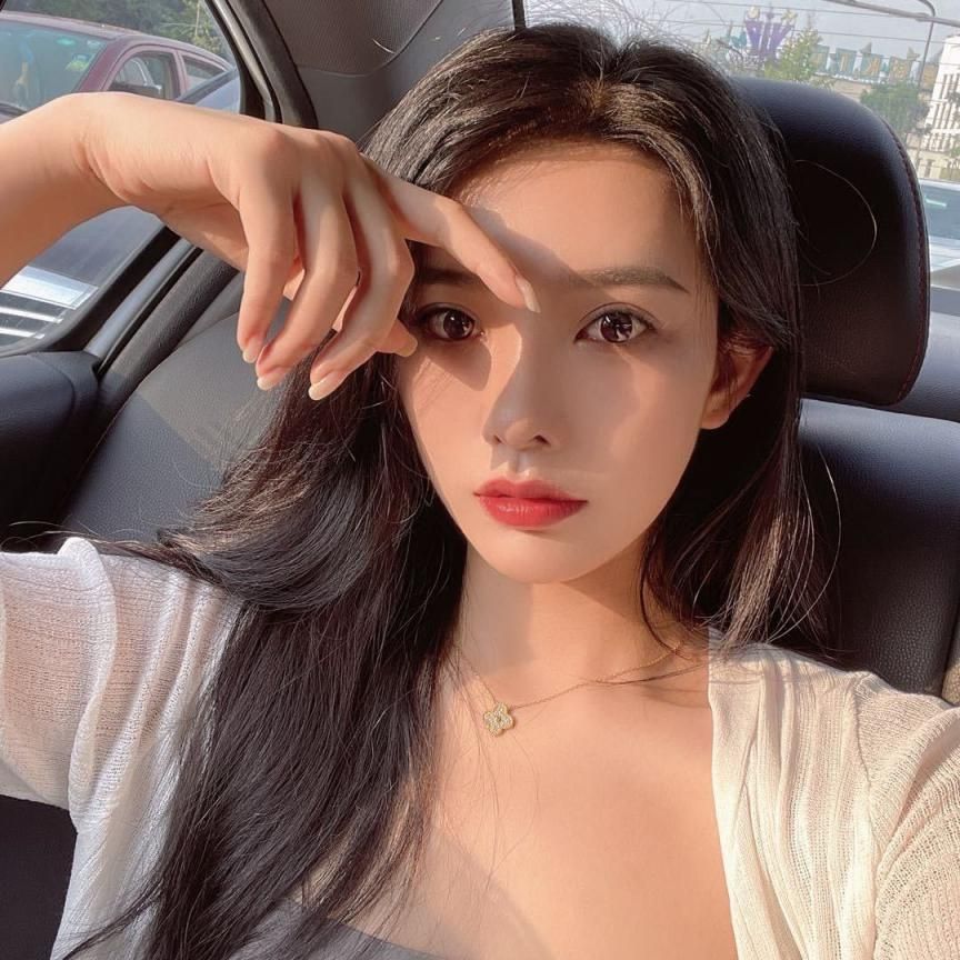 陈佩奇美丽大方性感写真 Beautiful and generous sexy