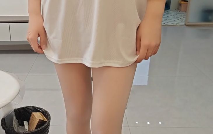 风骚少妇玩3P Cool young woman plays 3P