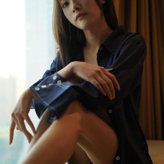 良家女孩的诱惑：深蓝色衬衫下的秘密 The Temptation of Good