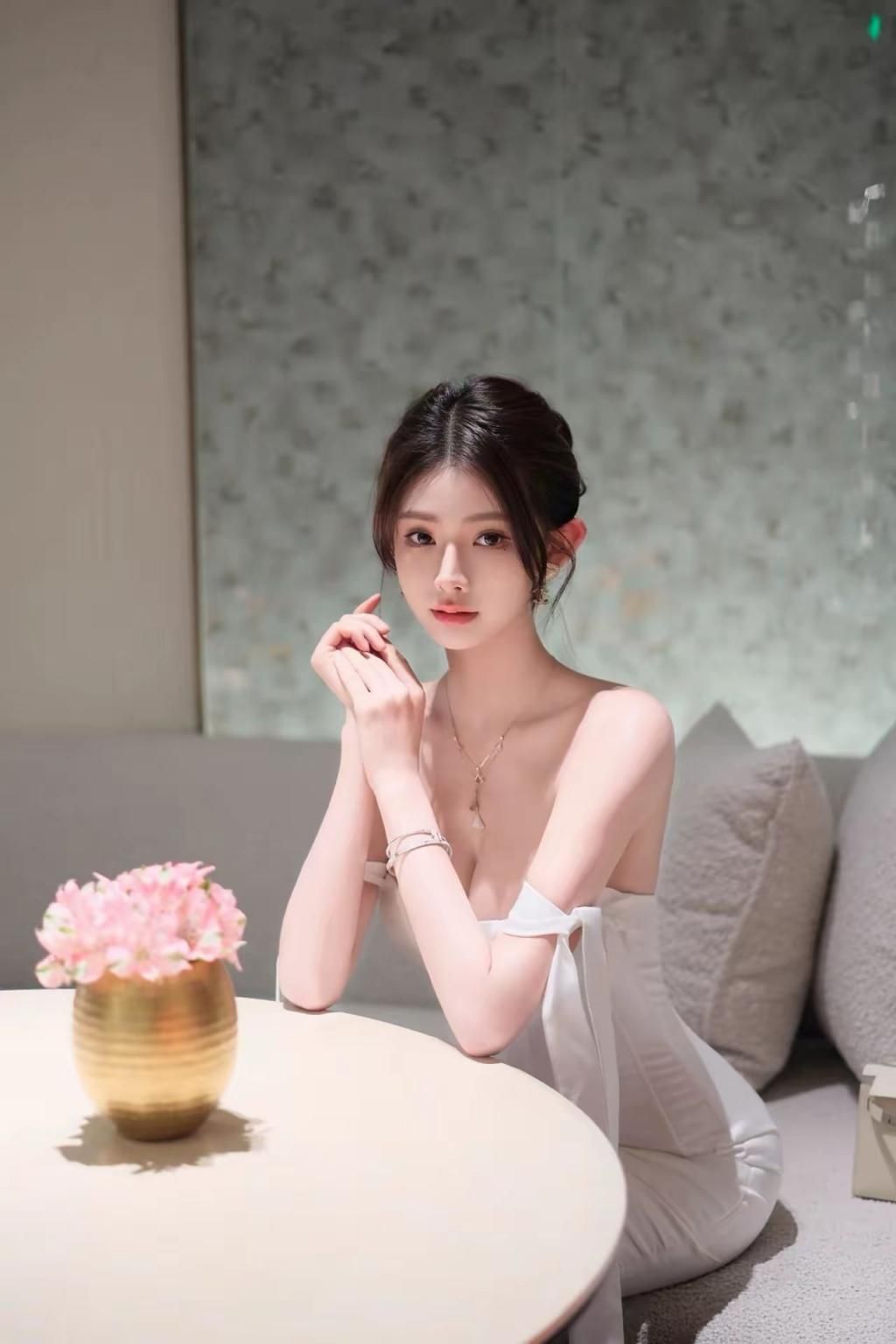 清纯阳光中带点骚气［30P］ Pure sunshine with a lit