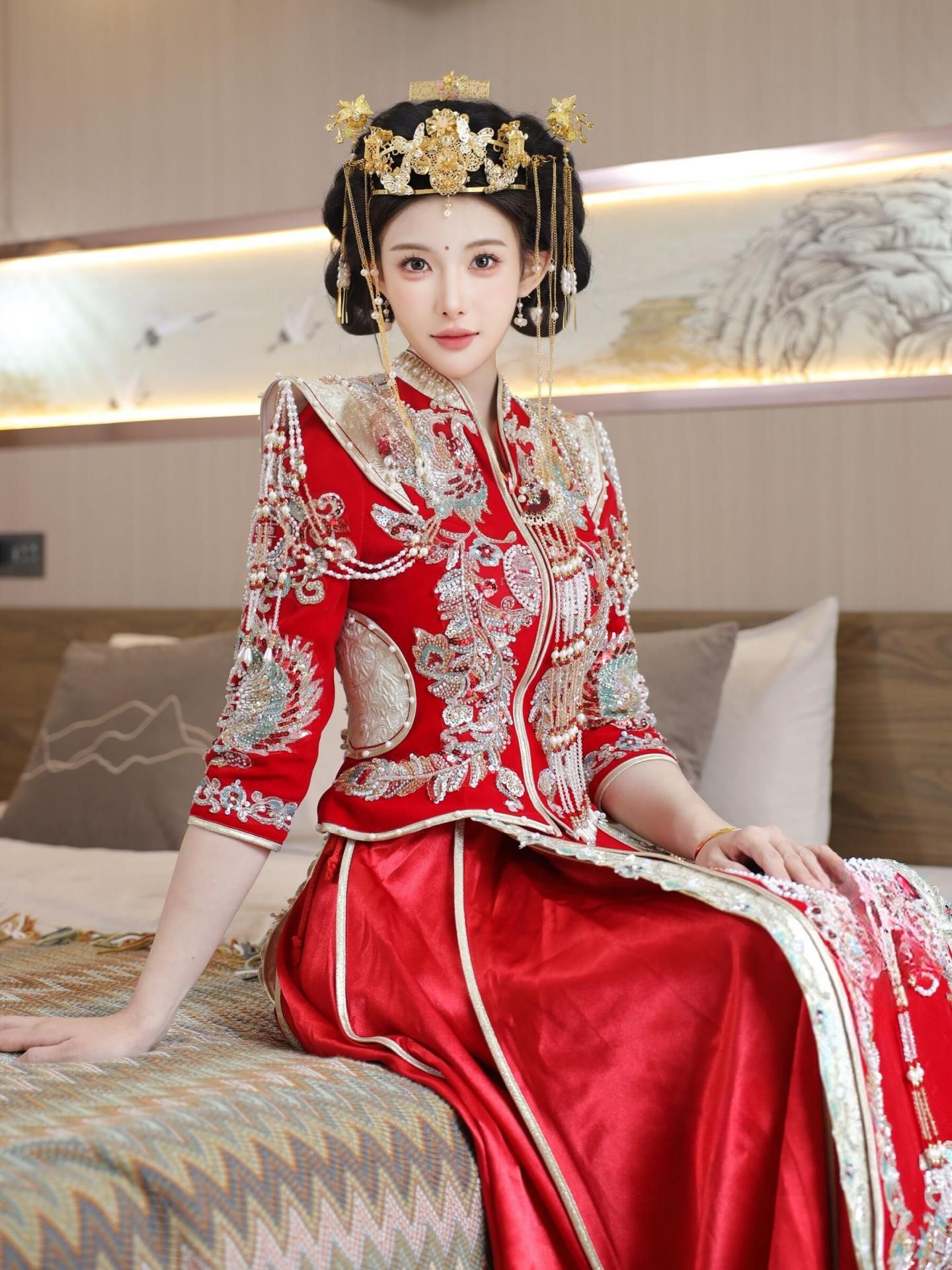 坚挺的胸部圆润的臀部非常养眼！你想插进去射精吗？ The firm breas