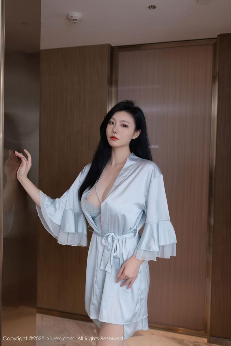 顶级鲜嫩蓝色睡衣气质少妇 Top young woman with tende