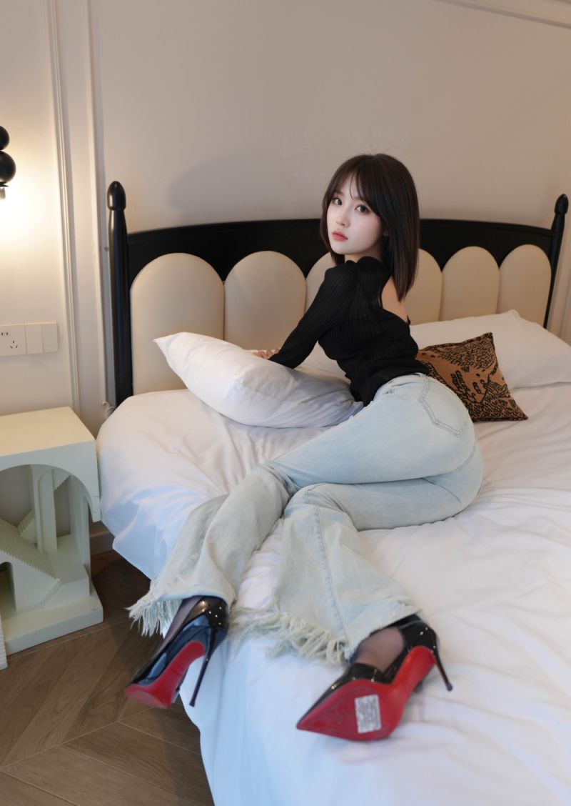 超清纯的牛仔库里黑丝 Super pure denim Curry black