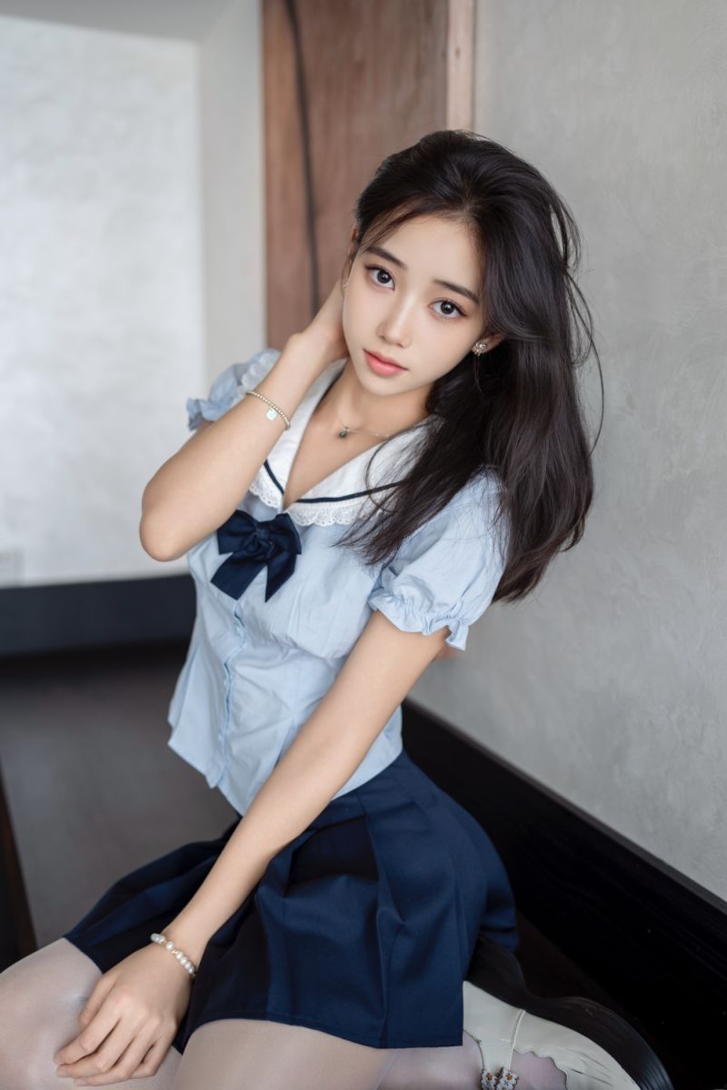 这妞看起来太鲜嫩了超级喜欢 This girl looks so fresh