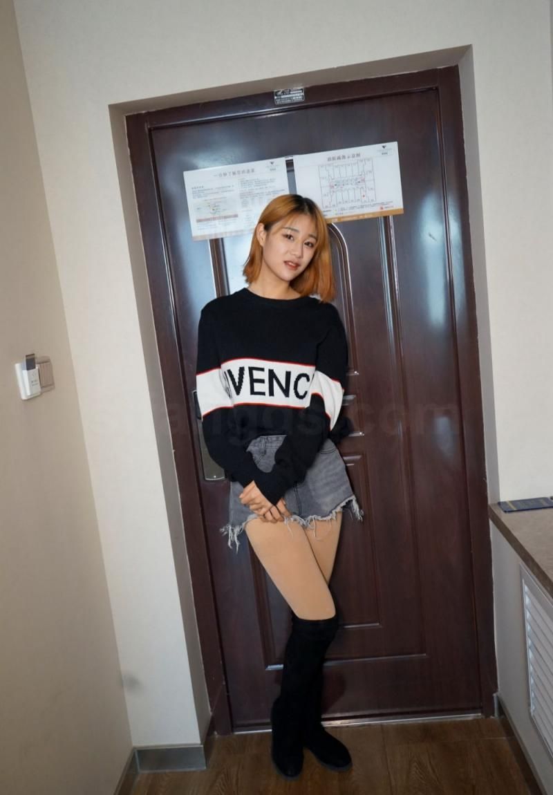 清纯气息的妹子就是舒服 A girl with a pure scent is