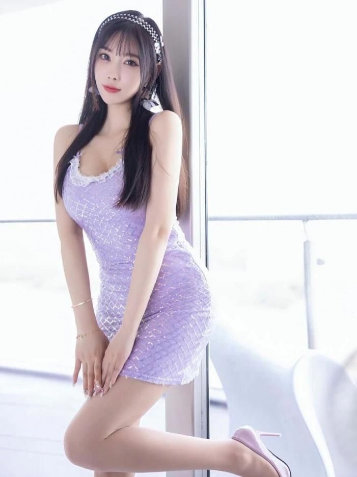 肉丝大长腿的小姐姐［33P］ The young lady with shre