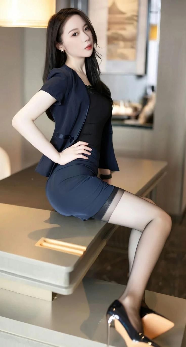 蜂腰翘臀大长腿［33P］ Wasp waist, pert buttocks