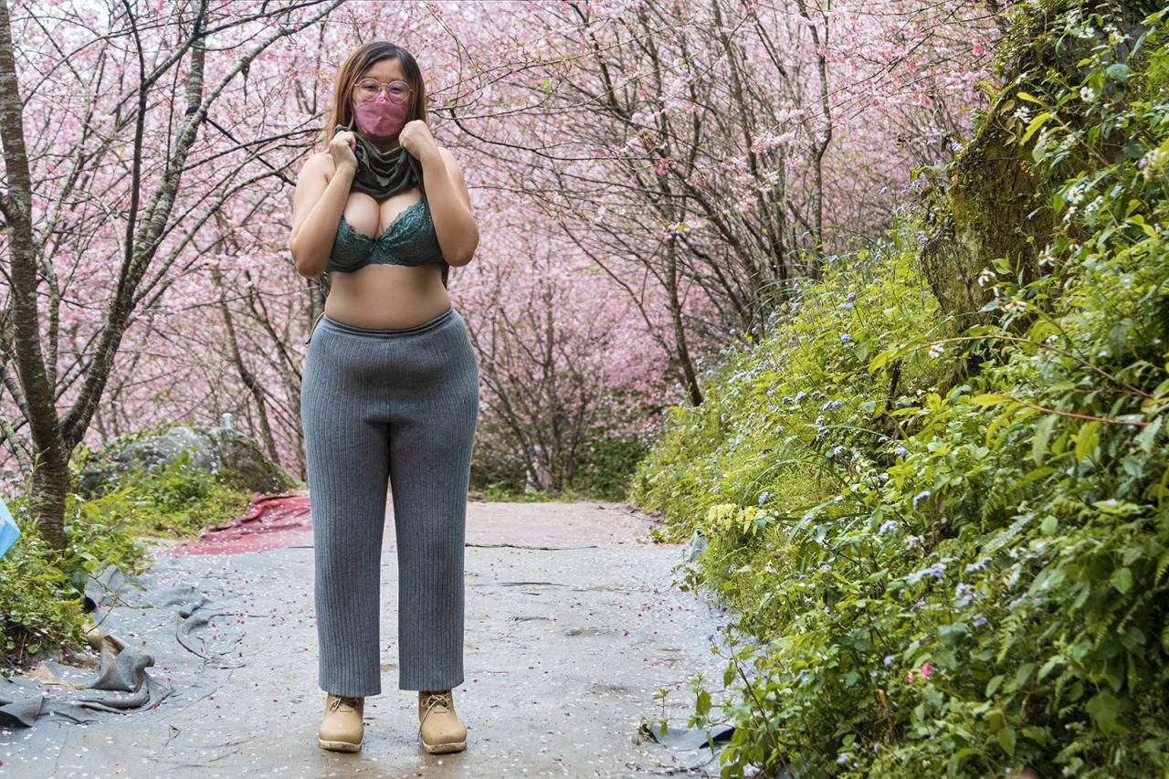 春日花海中的自然身影 Natural figure in the sea of