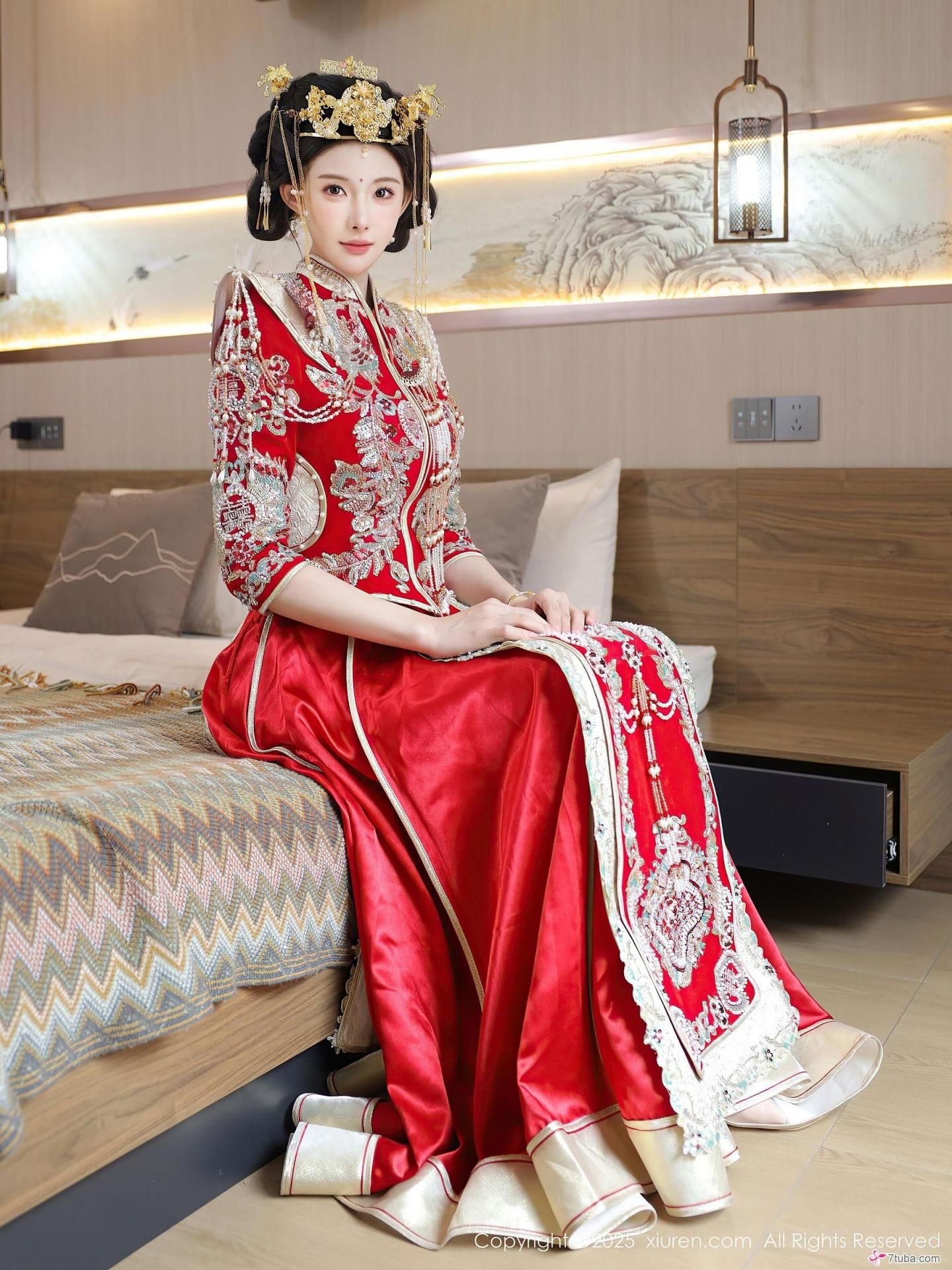 东方韵味新娘：古典秀禾嫁衣下的温婉与倾城之姿，闺房私语尽显曼妙风情 The br