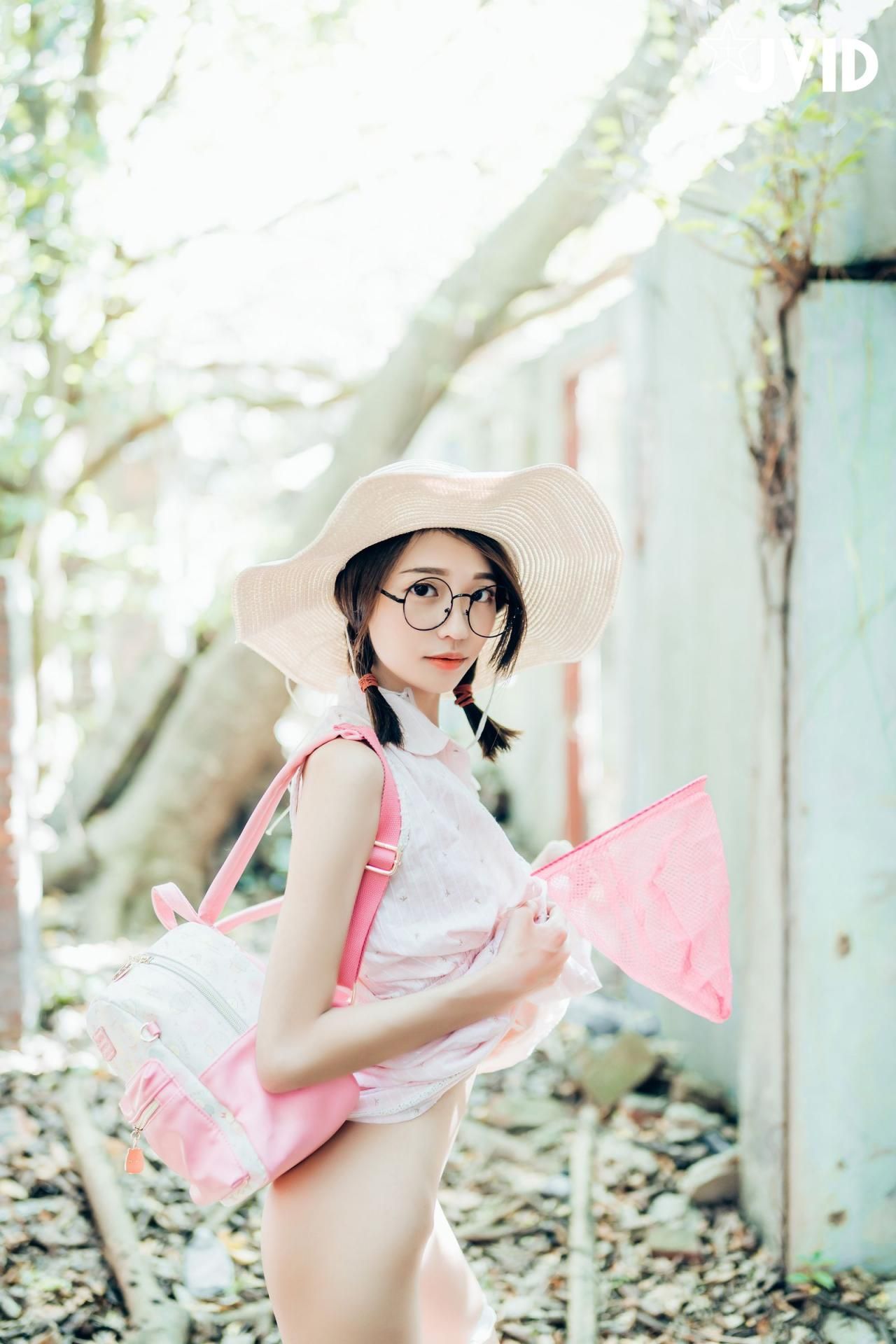 抓精虫的小女孩  little girl catching sperm