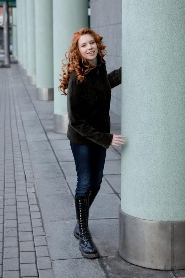 热毛茸茸的猫红发小妞 Hot hairy pussy redhead chic