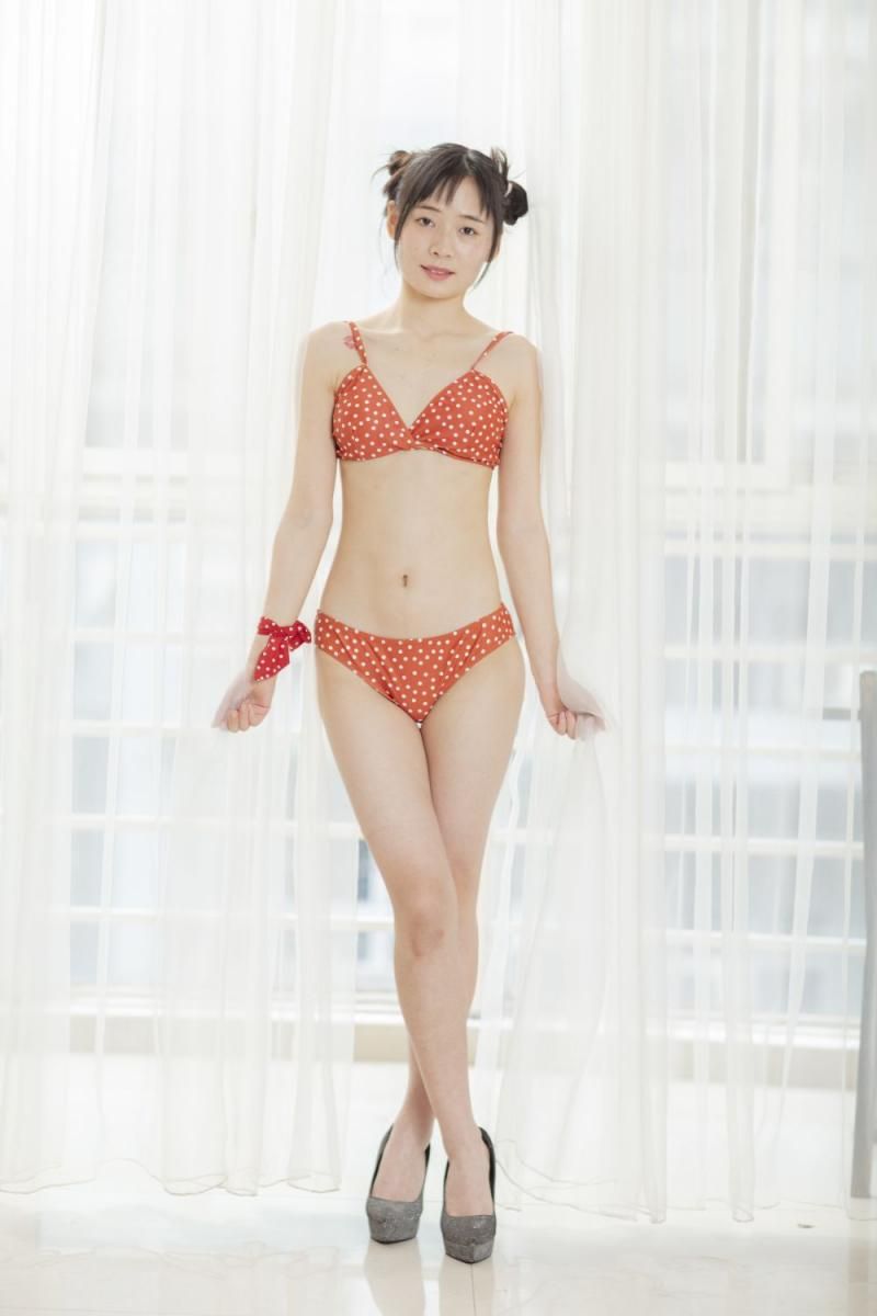 极品粉嫩的比基尼妹子 The ultimate pink bikini gir