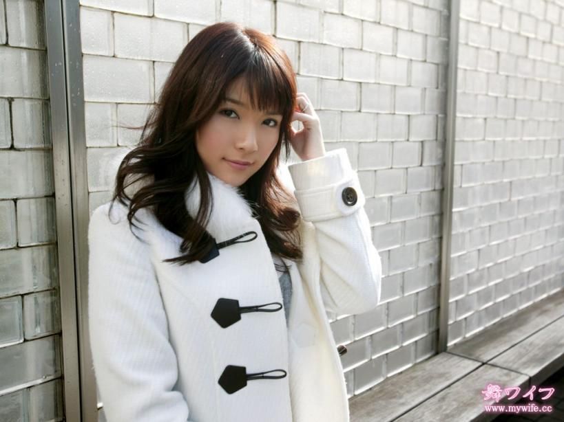 矢沢 优歩：冬日恋歌，白绒外套下的都市甜心，清新日系时尚穿搭指南 Yazawa