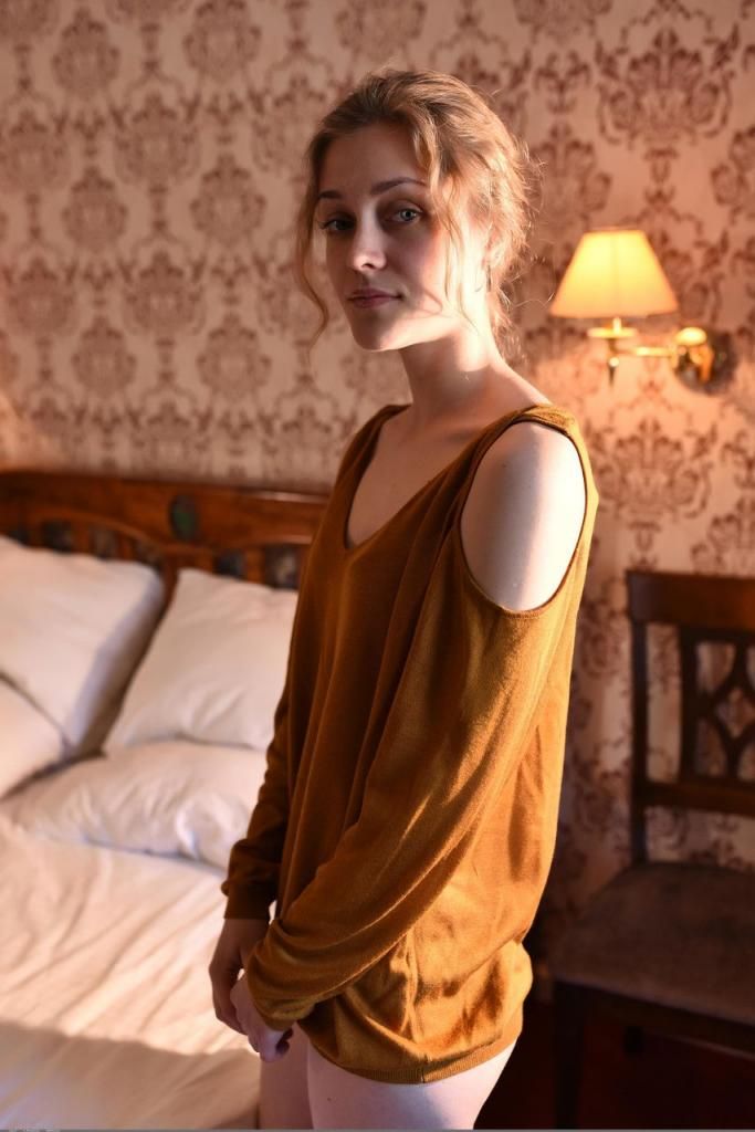 少女Lika D在床上脱光衣服等着你来操逼 Girl Lika D strip