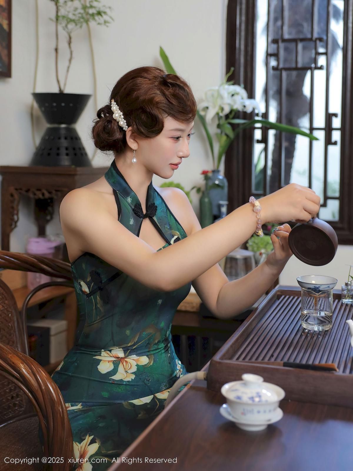 金允希Yuki绿色旗袍丰腴身材性感写真 Kim Yun Hee Yuki gr