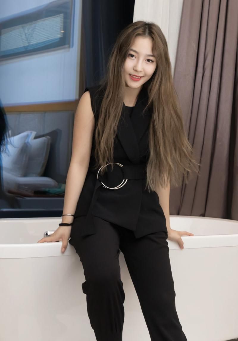 顶级鲜嫩的极品小姐姐 Top fresh and exquisite youn