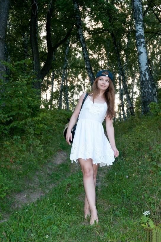 宝贝Nedda说在森林中天然氧巴宁静没人的地方！是展示阴部做爱的理想场所 Ba