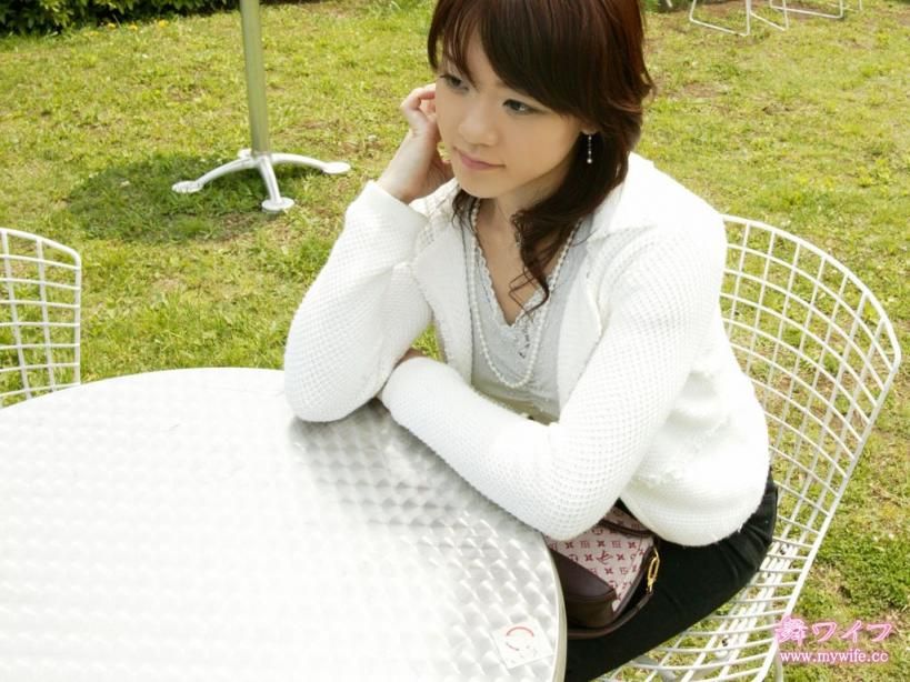 西崎真纯户外咖啡座畔宁静午后时光 Quiet afternoon at Nish