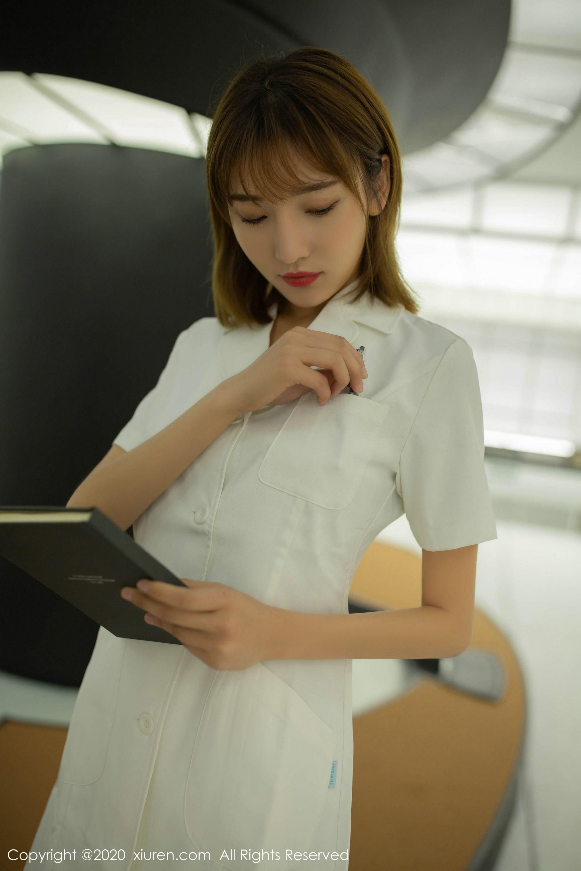 陆萱萱Cos医生白大挂下面黑丝 Lu Xuanxuan Cos doctor'