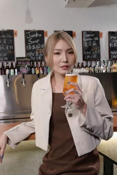 纹身妹偷情 Tattooed girl cheating