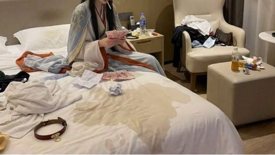 白白嫩嫩小骚母狗 White and tender little bitch