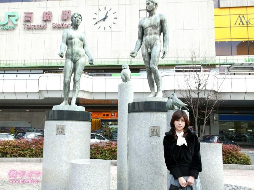 仲间みず希河合みな高崎车站前雕塑群中的冬日物语 Winter Story in