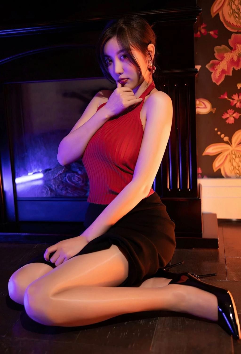 魅影红裙都市丽人时尚风采尽显优雅气质 The urban beauty's fa