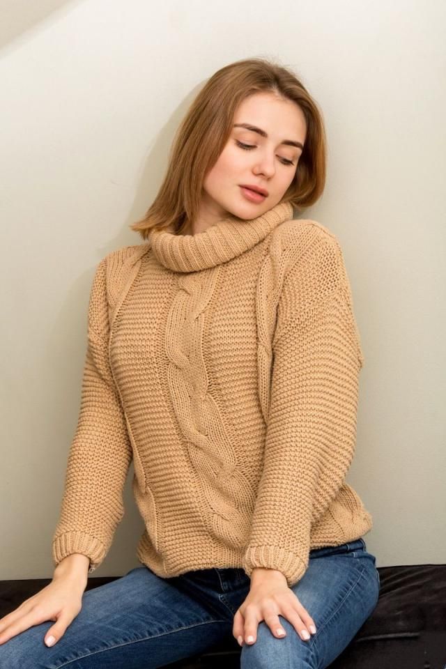 迷人的乌克兰爱丽丝谢伊慢慢剥离和显示她的孔 Charming Ukrainia