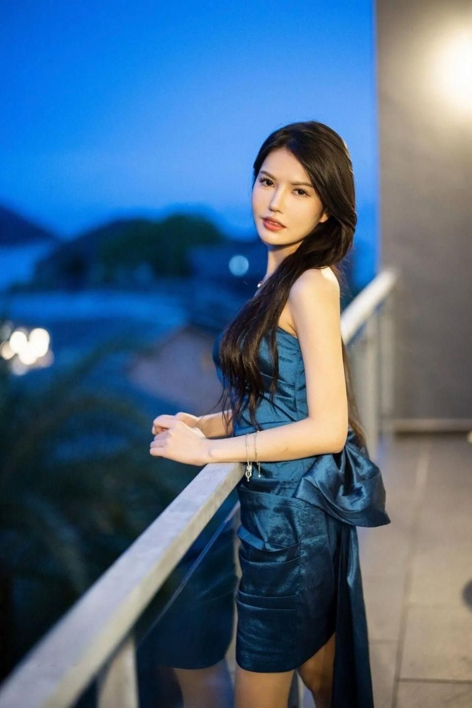 典雅礼裙肉丝撩人诱惑写真 Elegant dress, sexy and se