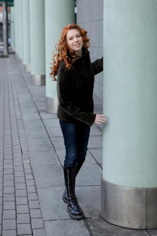 热毛茸茸的猫红发小妞 Hot hairy pussy redhead chic