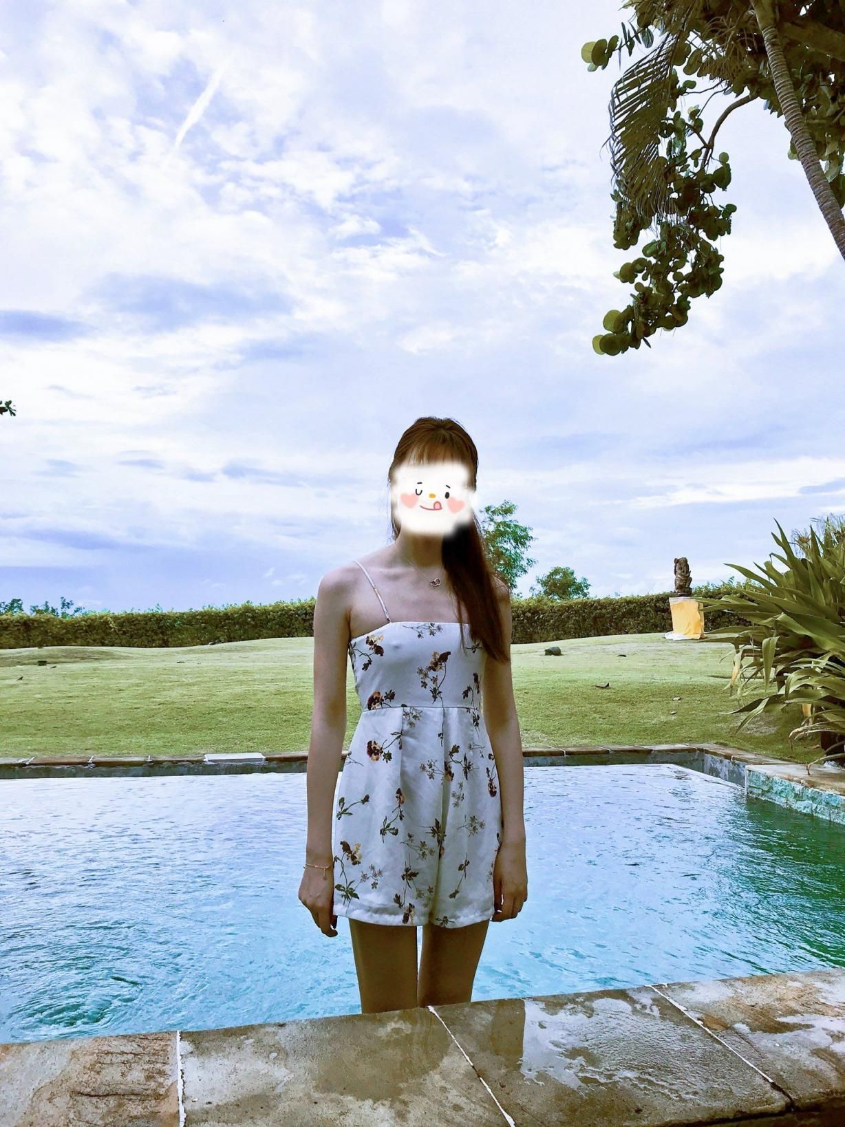 随时随地爱露出的骚人妻 A hot wife who loves to expo