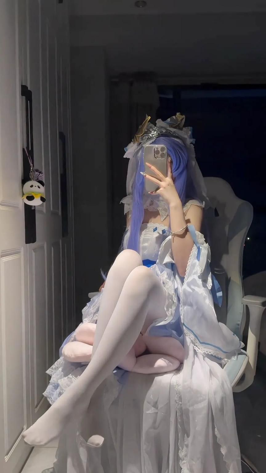 神秘紫发少女的梦幻装扮自拍 The mysterious purplehaire