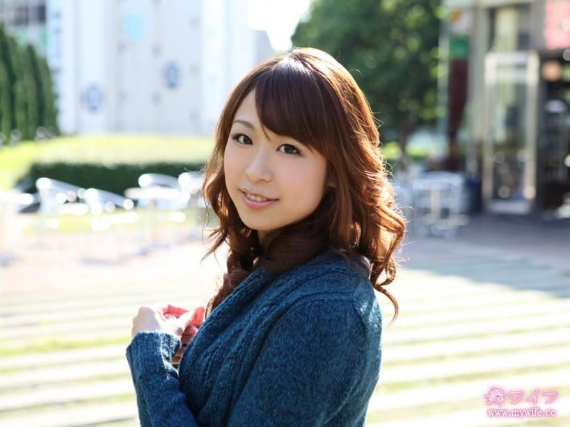 白井美羽MiuShirai和爱原さえ在阳光明媚的都市午后共享宁静时光 Miu S