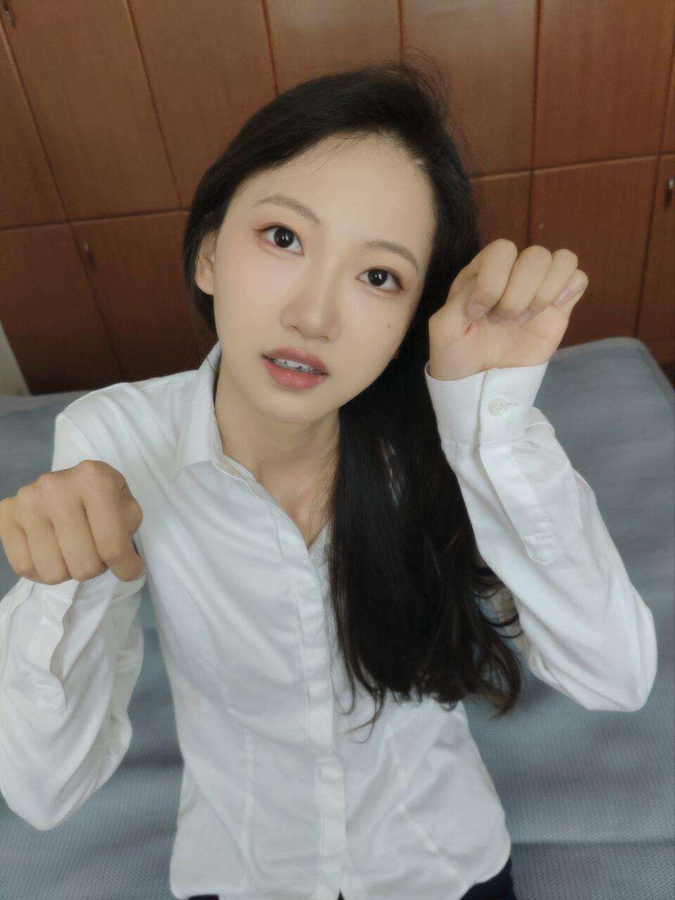 端庄美丽的人妻 dignified and beautiful wife