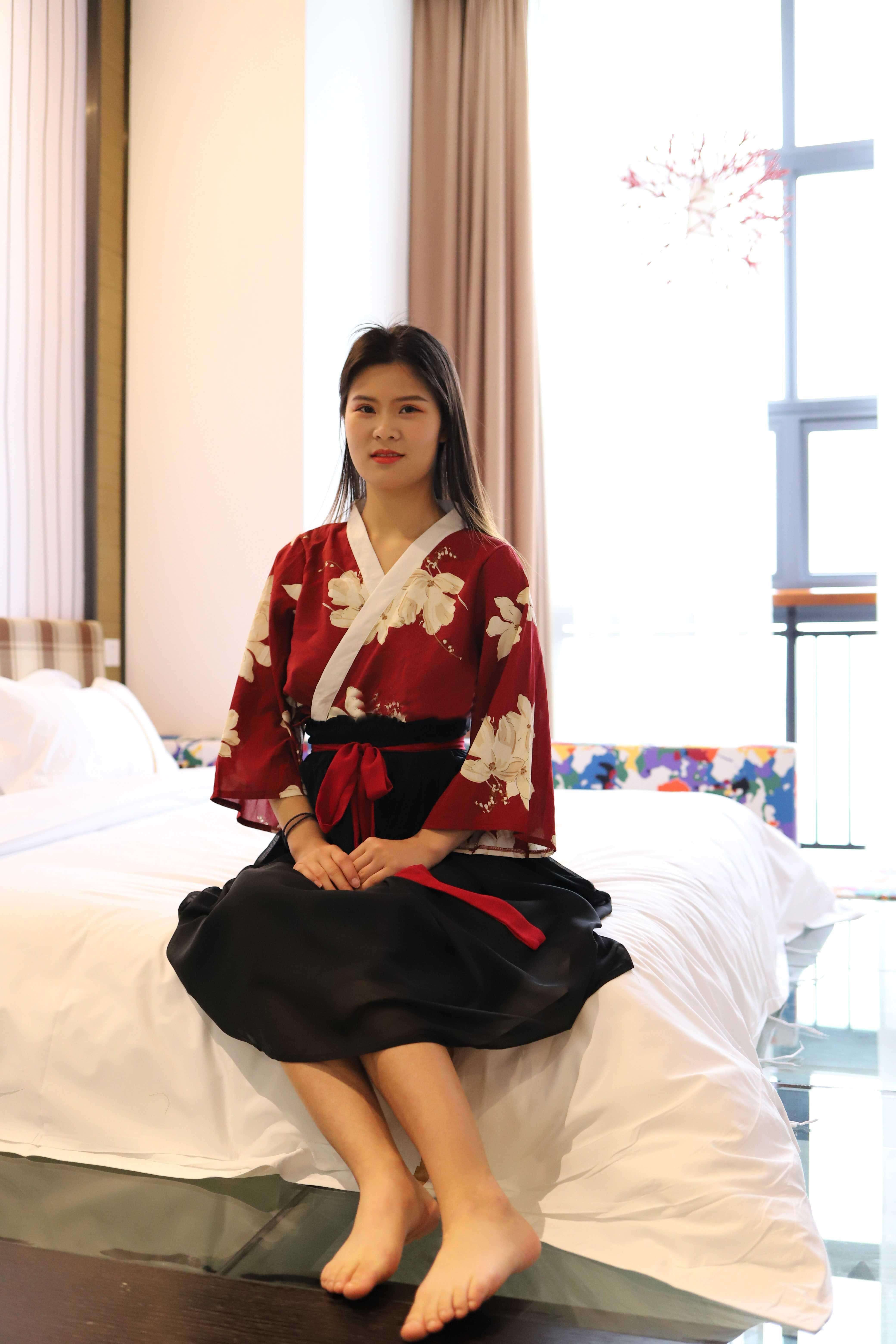 酒店房间里的和服女子 The kimono woman in the hotel room