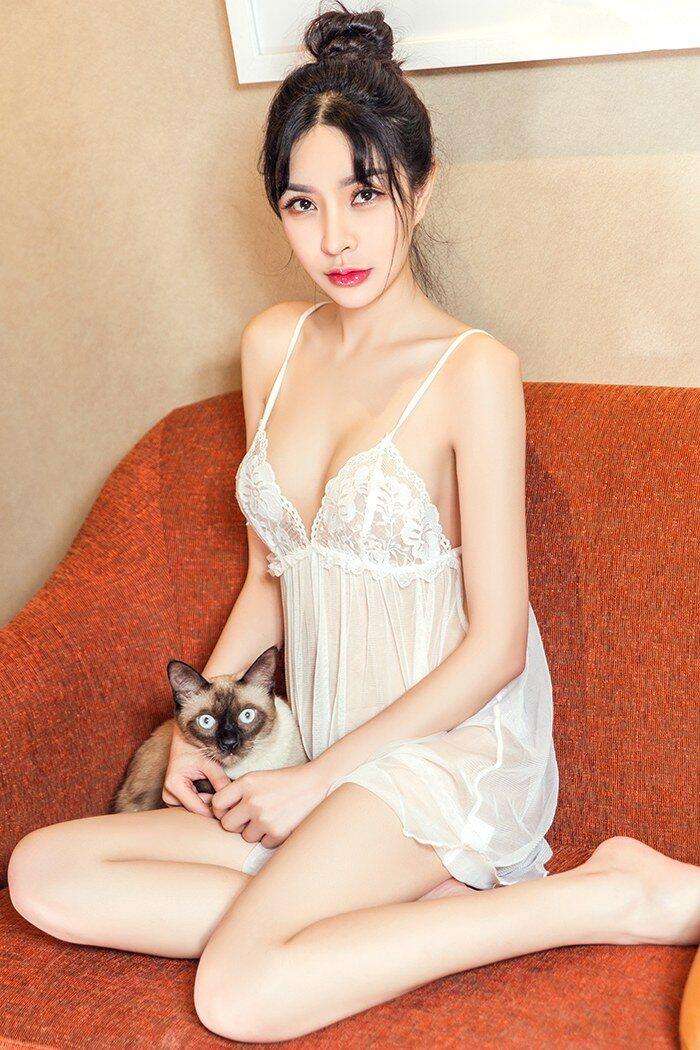 甜美少女Baby居家写真慵懒妩媚展现曼妙身姿温情一刻 Sweet girl Baby's home photo is lazy and charming to show her graceful figure and warm moment