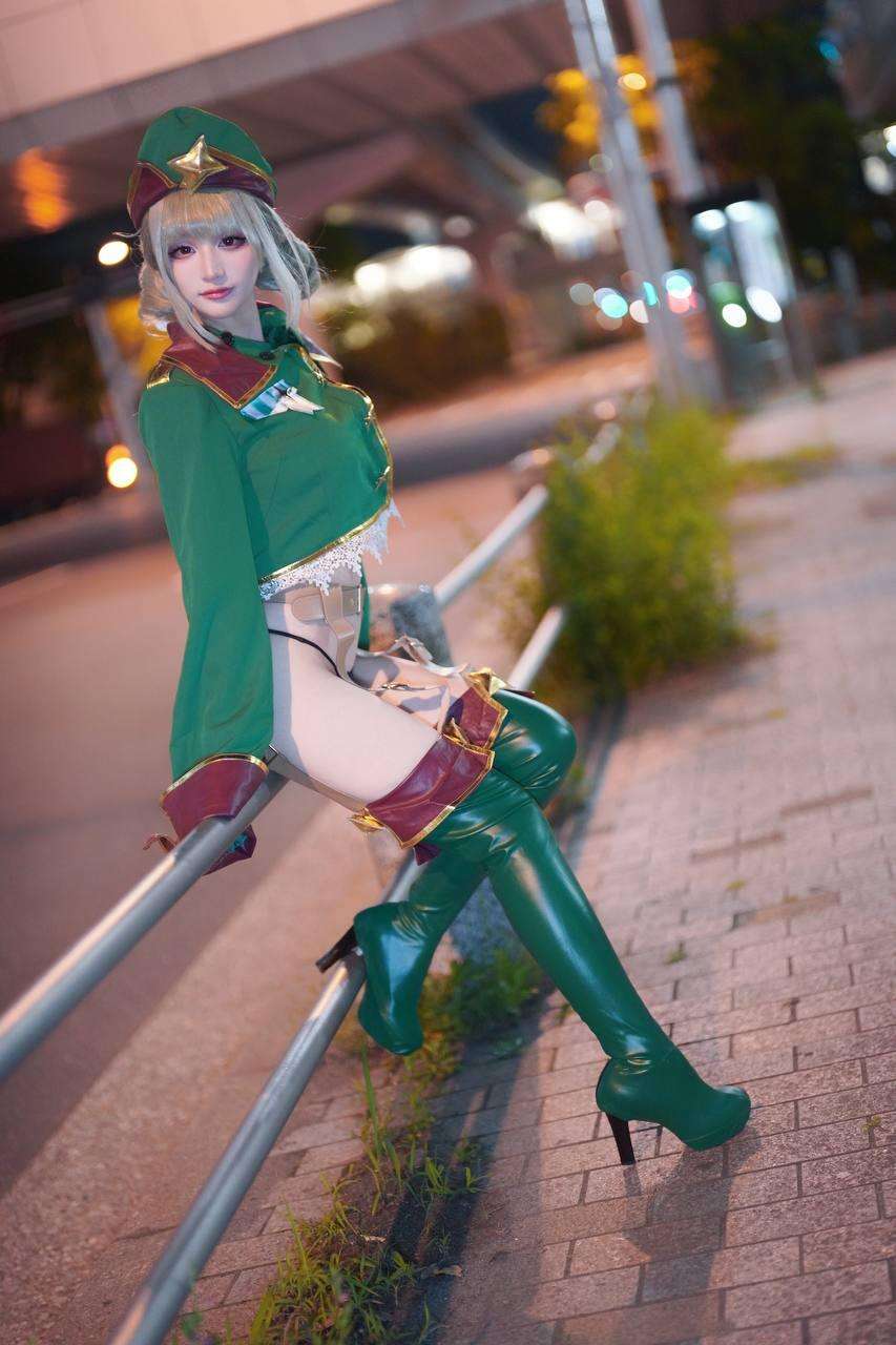 小琪的都市魅影之夜幕下的性感诱惑 Xiaoqi's Urban Phantom's Sexy Temptation Under the Night