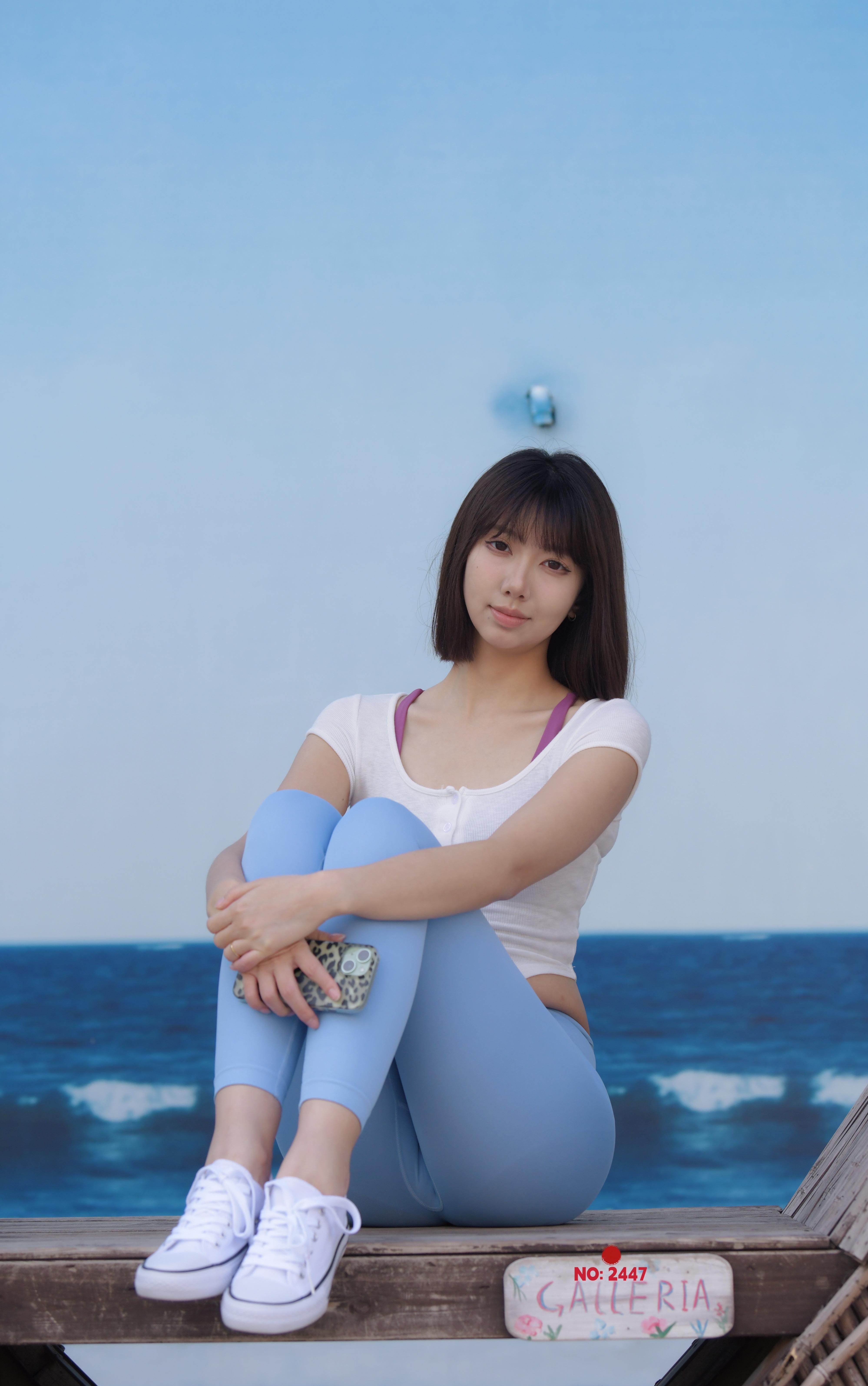 阳光沙滩上的女孩 Girl on the sunny beach