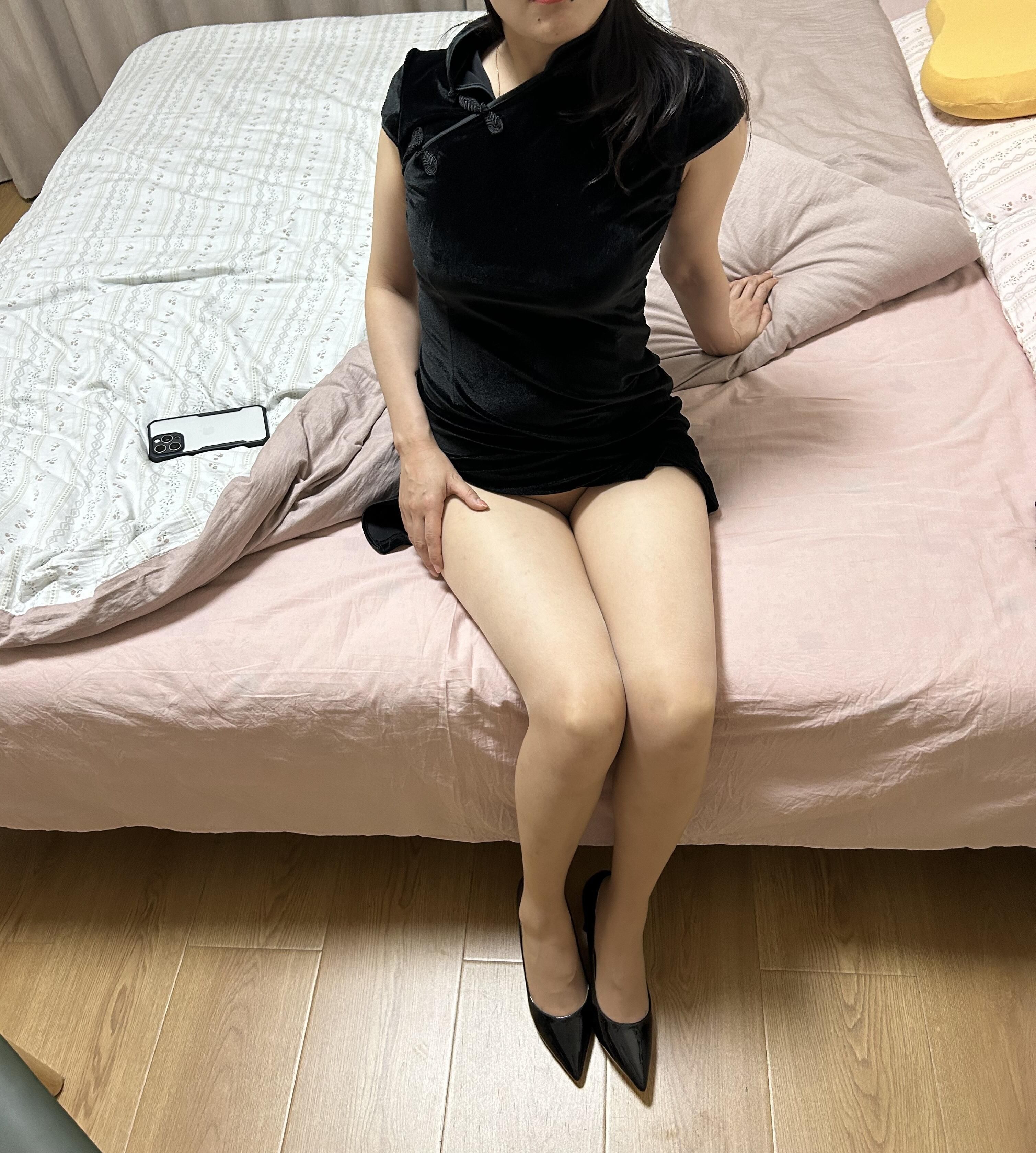 把人妻调教成骚母狗 Train your wife into a slutty