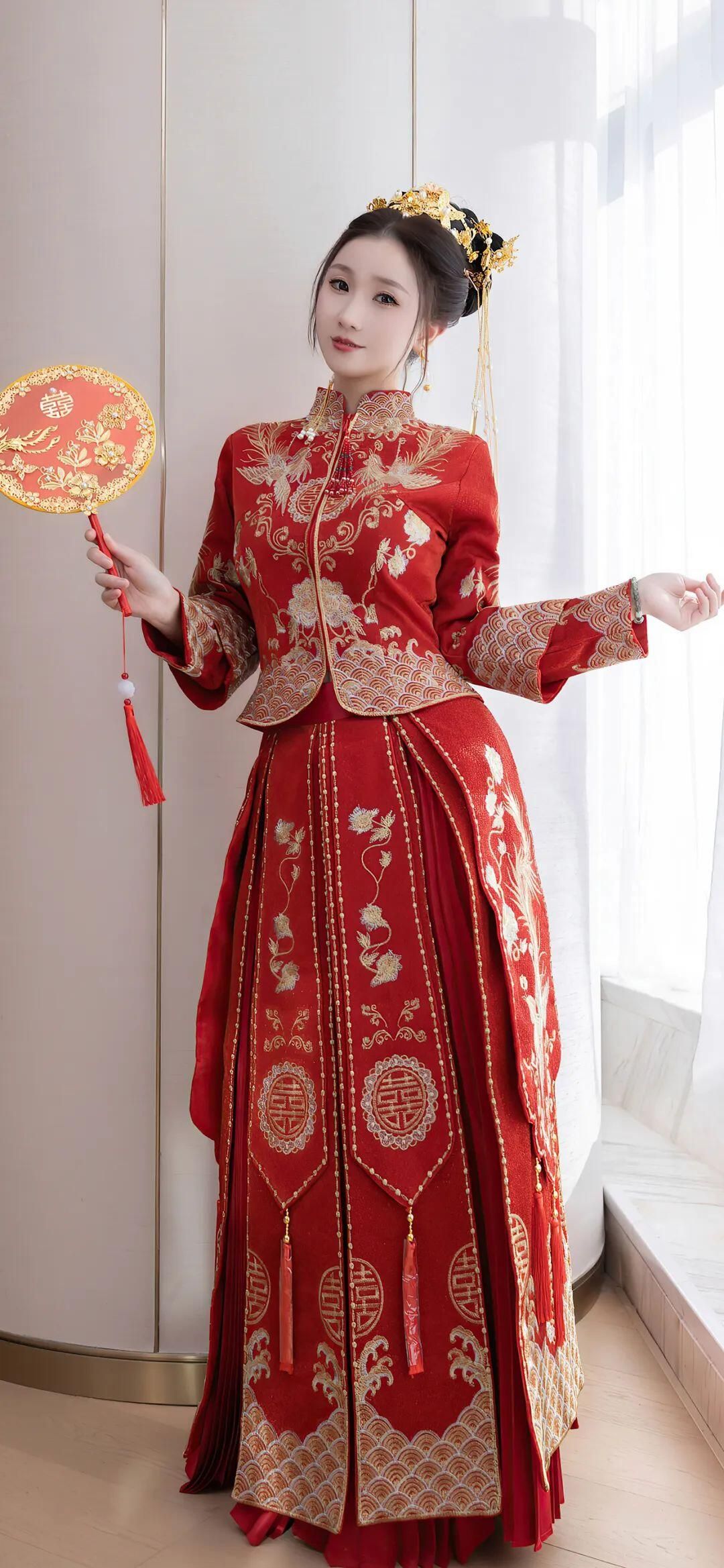 中式新娘结婚礼服写真：凤冠霞帔下的绝世容颜，性感妩媚的新娘造型，中式婚礼婚纱摄影