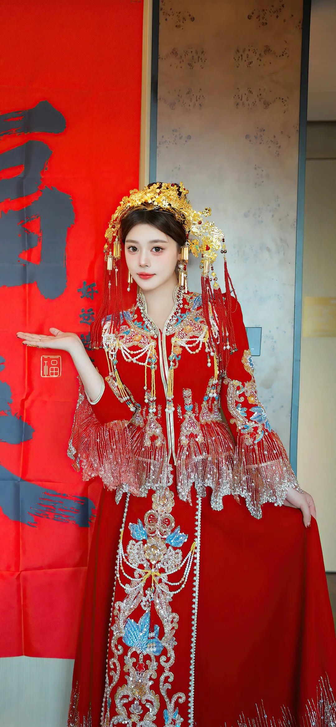 新娘凤冠霞帔，中式嫁衣写真，中式婚礼，复古婚纱照，惊艳新娘妆容