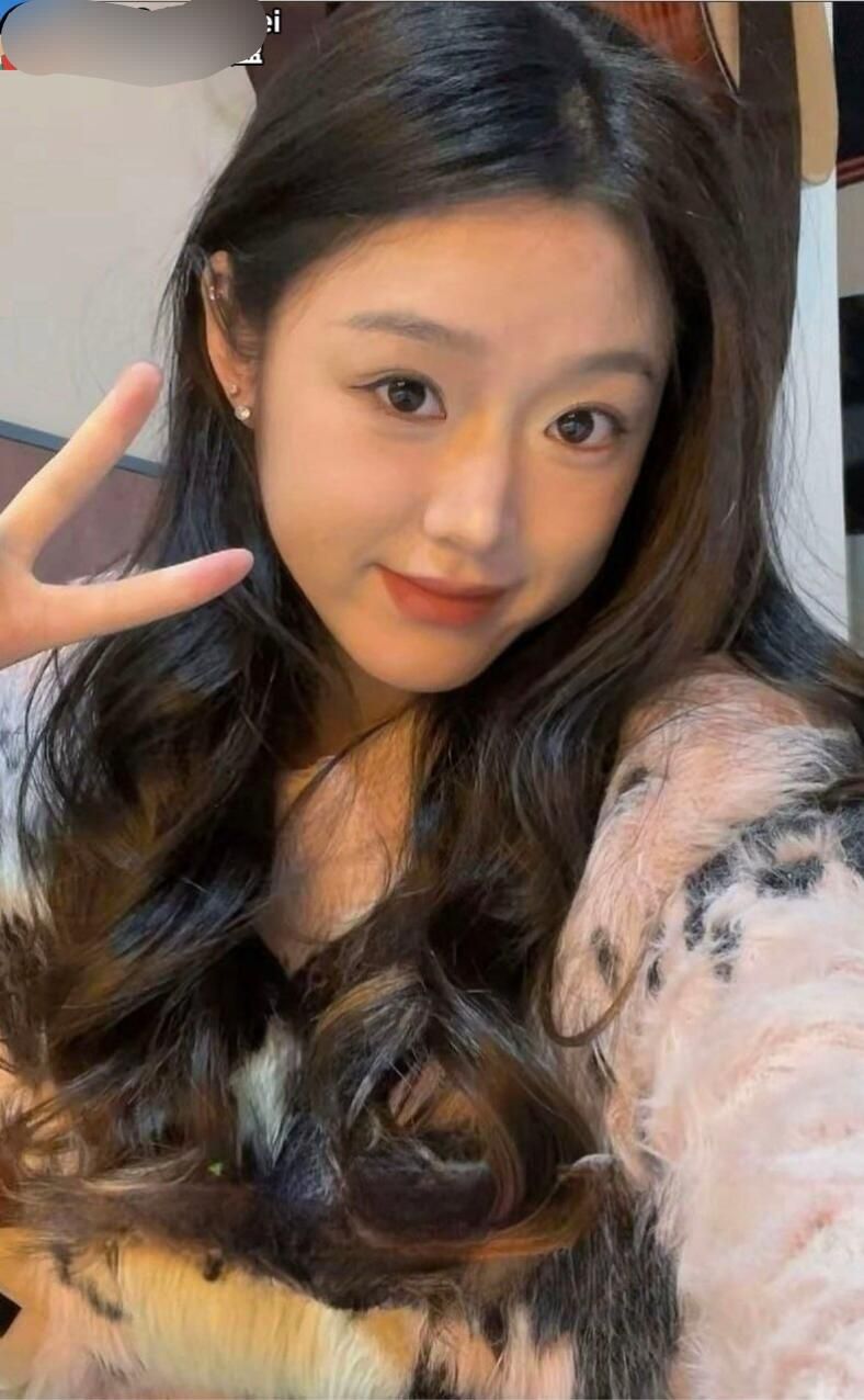 小骚货被大鸡巴插得不要不要的 The little slut was fucke